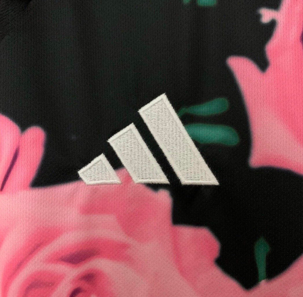 Real Madrid "Serpent Rosa" Limited Jersey